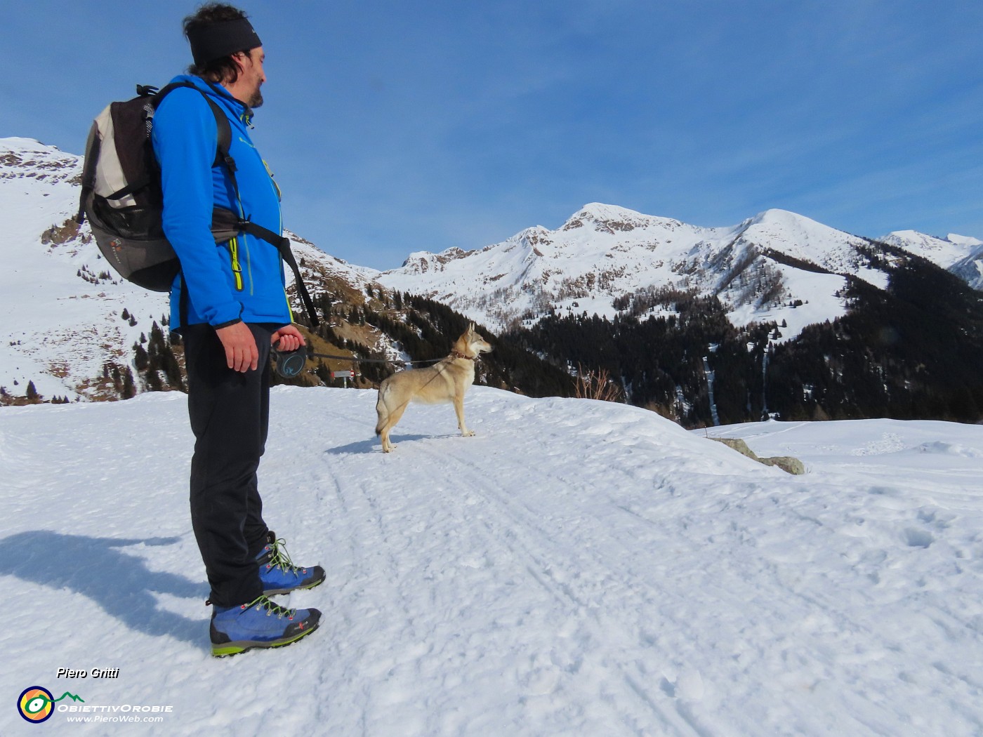 58 Laika in attenta osservazione.JPG